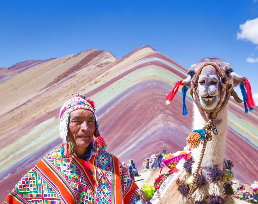 Peru-Rainbow-mountain-Feature-MOUNTAIN OF SEVEN COLORS EN PERU